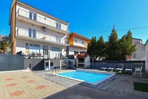 Apartment Dijana with private pool — 4-Star Luxury Hotel in Donji Prolozac, Croatia