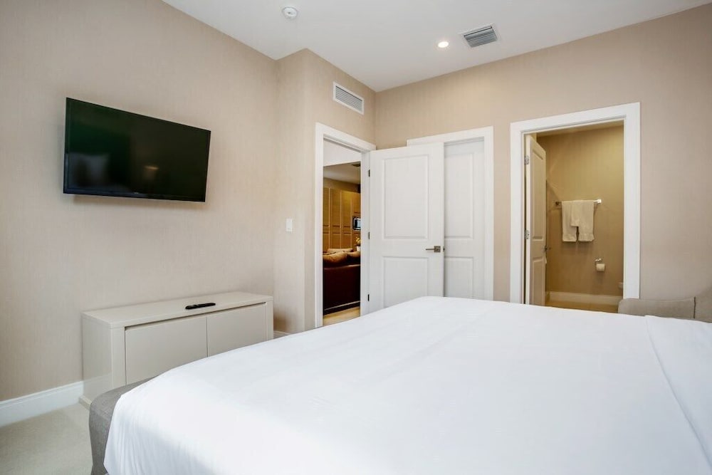 Modern Magic Village Resort Townhouse 7620 - photo 2