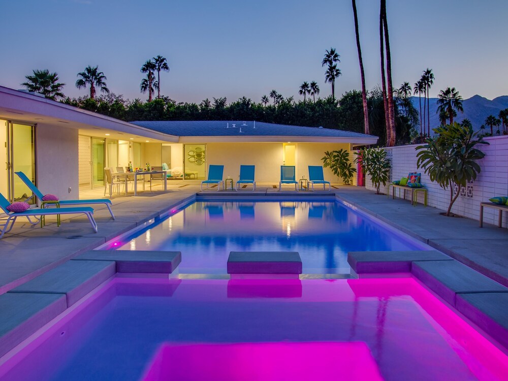 Pretty in Pink at Indian Canyons in Palm Springs, United States
