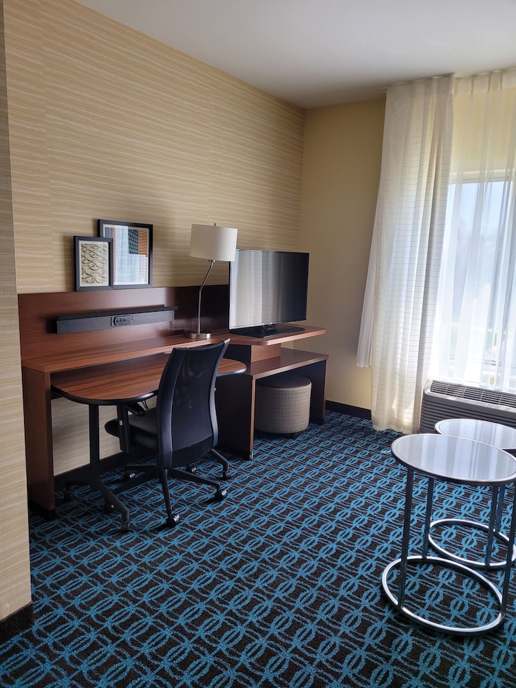 Fairfield Inn & Suites by Marriott Butte - photo 13