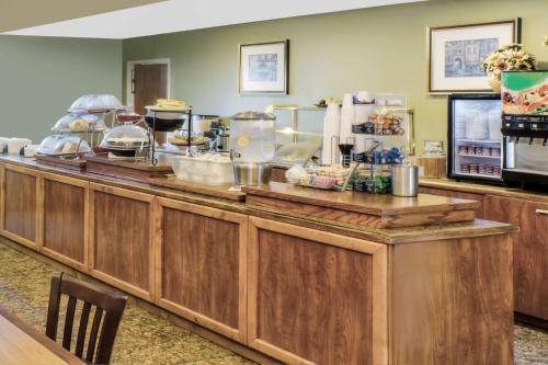 Hawthorn Suites by Wyndham Sacramento - photo 10