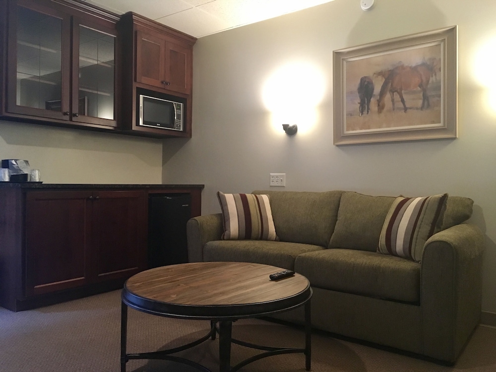 The Stables Inn and Suites - photo 14