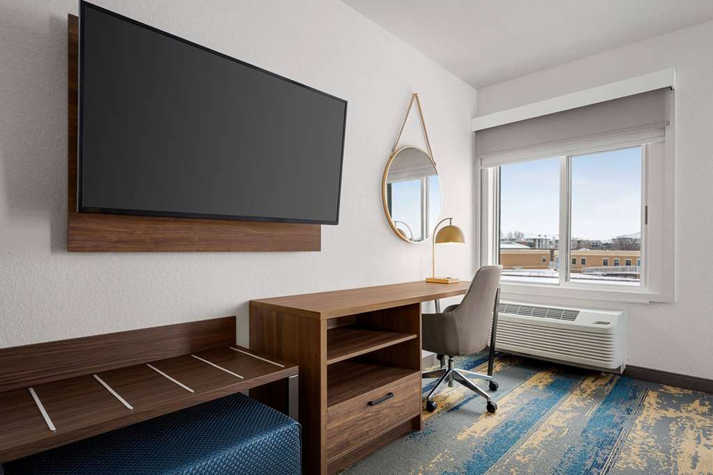 La Quinta Inn & Suites by Wyndham Denver Parker - photo 24