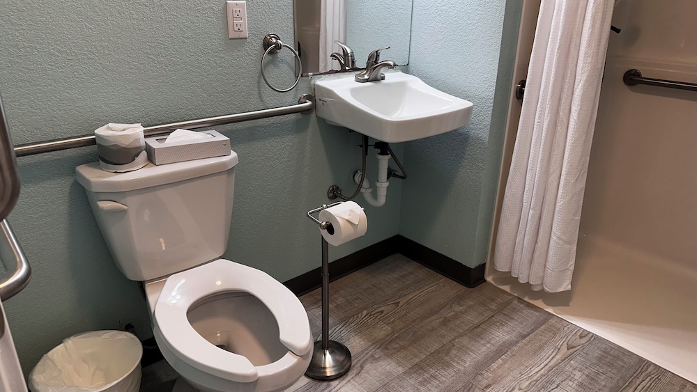 The Coastal Inn and Suites - photo 146