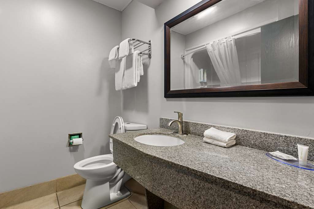 Clarion Pointe Hinesville Near Fort Stewart - photo 15