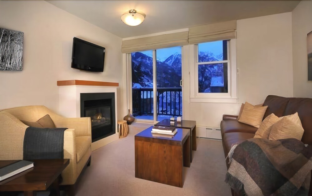 Columbia Hotel - photo 24