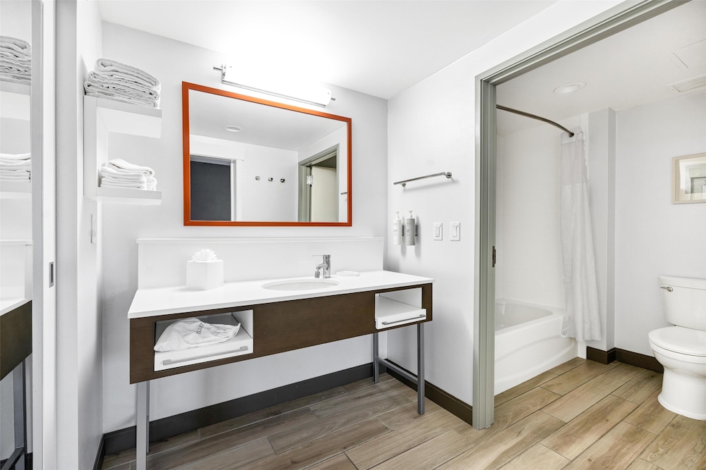 Hampton Inn & Suites Logan - photo 42