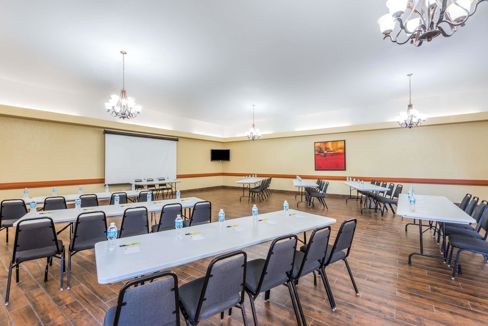 Super 8 by Wyndham Clovis - photo 15