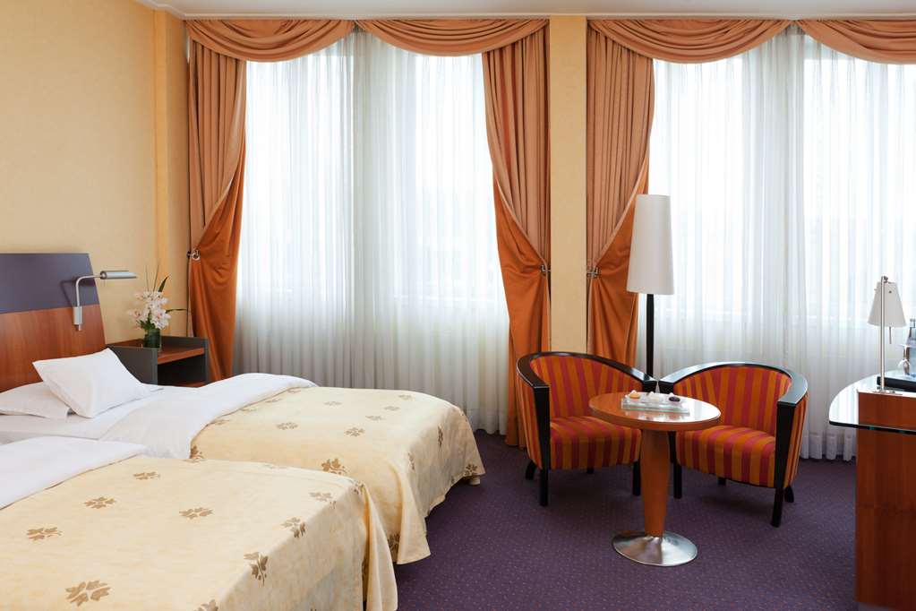 Steigenberger Graf Zeppelin, Stuttgart, Germany - Superior room