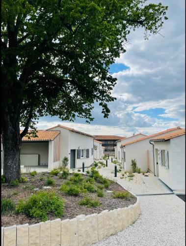 Residence Grand Tilleul — 4-Star Luxury Hotel in Jonzac, France