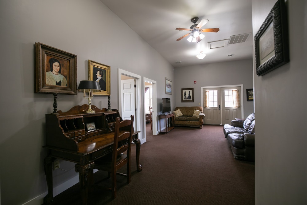 Nauvoo Temple House Hotel - photo 36