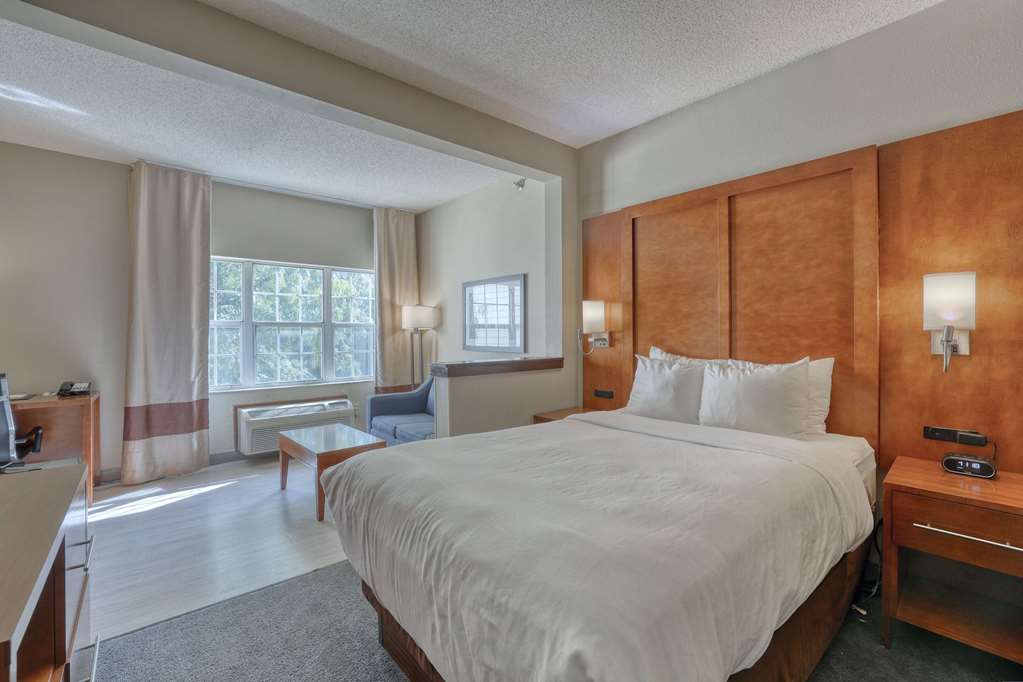 Comfort Suites Appleton Airport - photo 32