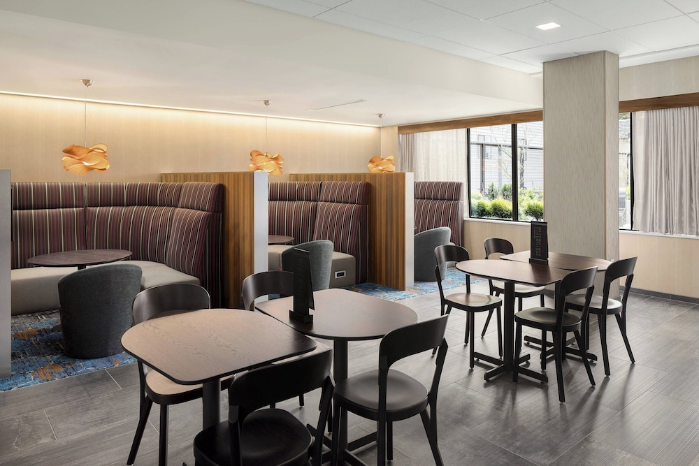 Courtyard By Marriott Seattle Northgate - photo 4