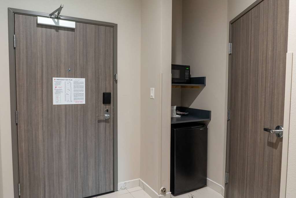 La Quinta Inn & Suites by Wyndham Corpus Christi Southeast - photo 46