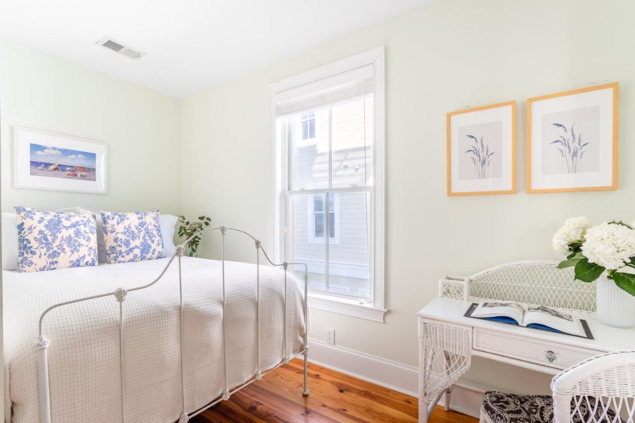 Sea Shell by Avantstay Breezy Beachside Getaway w Rooftop Deck & 6 BRs - photo 18