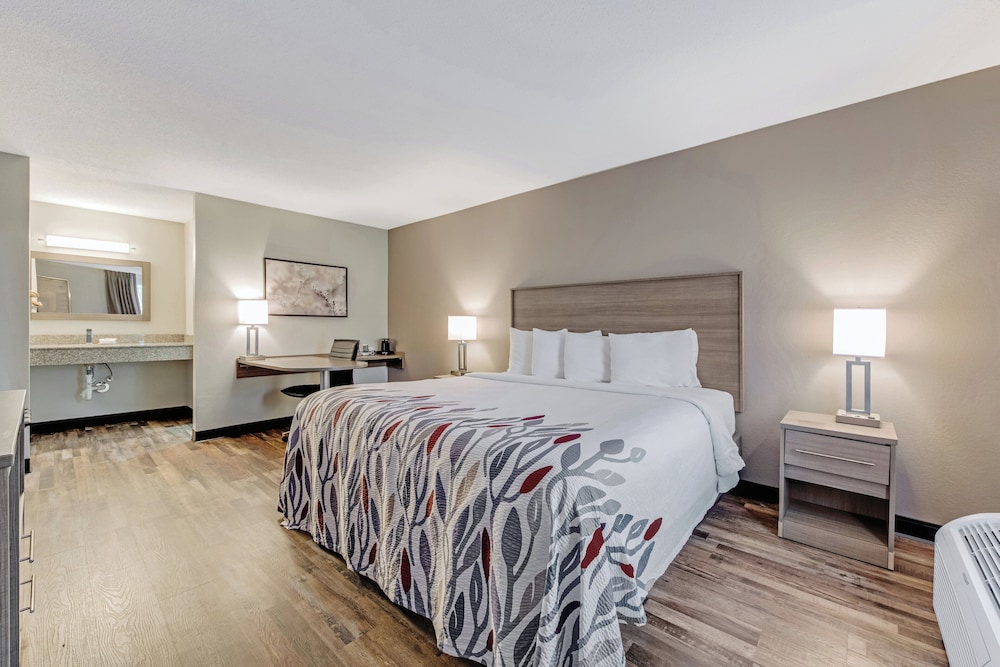 Red Roof Inn & Suites Wilkesboro - photo 14