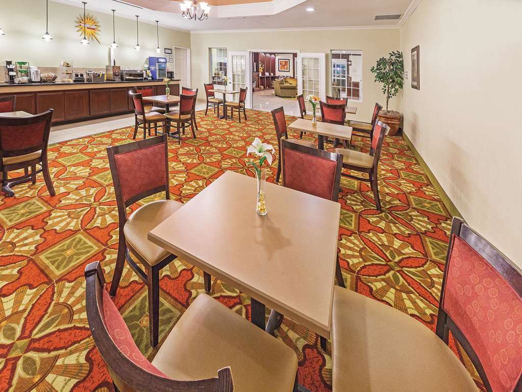 La Quinta Inn & Suites by Wyndham Columbus TX - photo 38