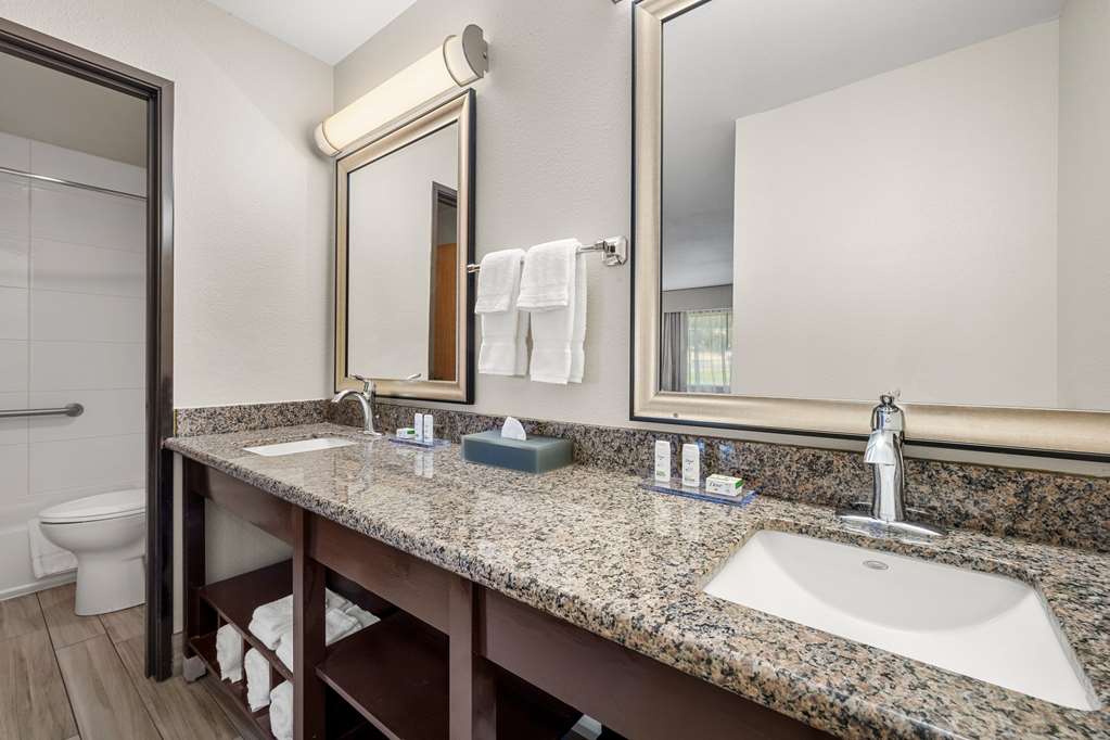 La Quinta Inn & Suites by Wyndham Grants Pass - photo 34