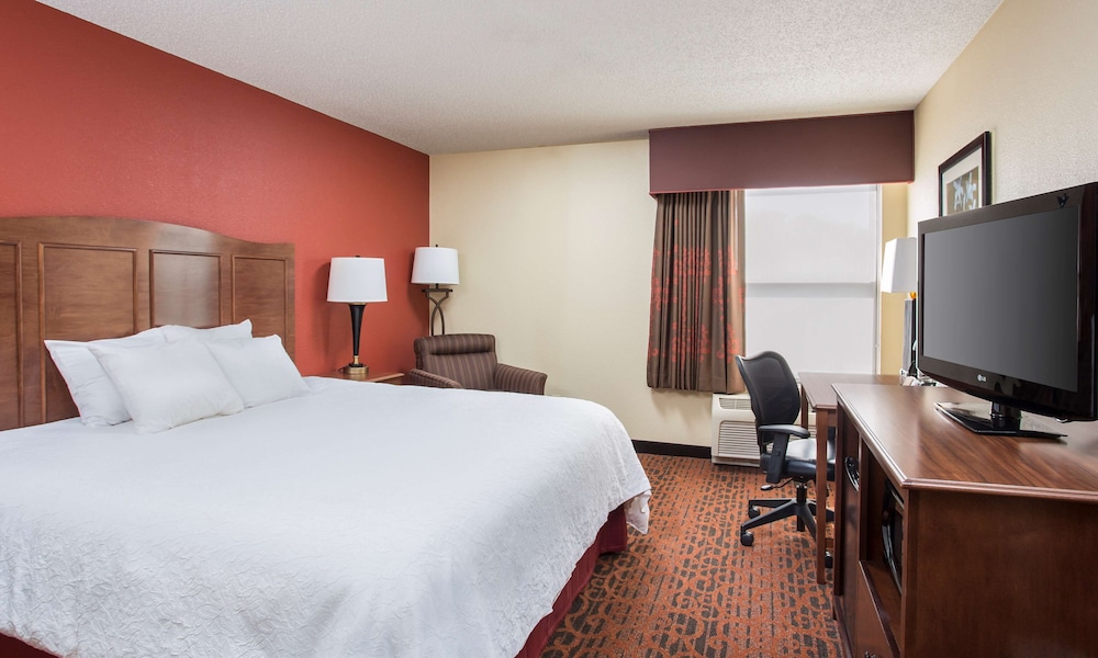 Hampton Inn Shawnee - photo 14