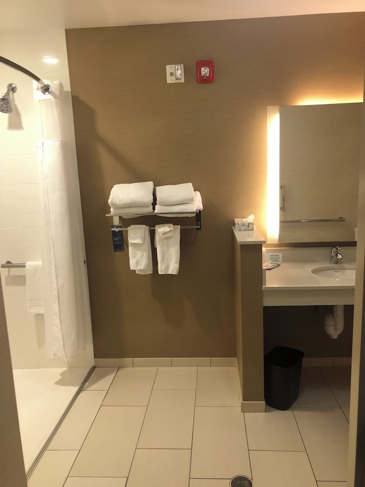 Fairfield Inn & Suites by Marriott Detroit Lakes - photo 32