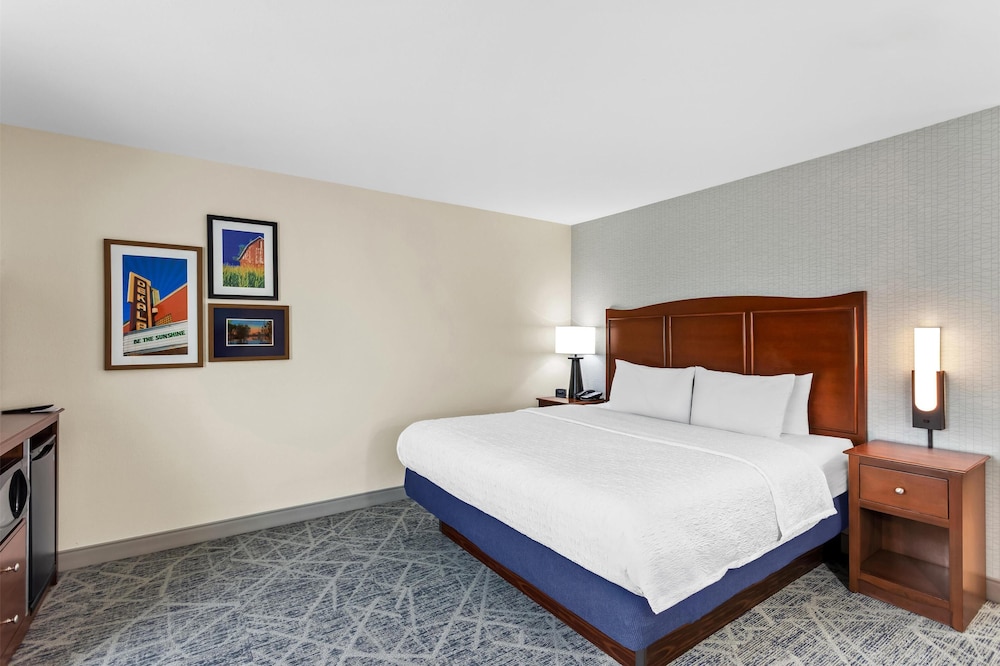 Hampton Inn DeKalb IL - photo 6
