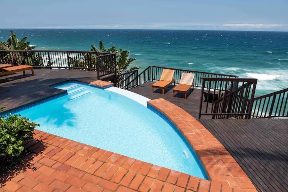 Beachfront Bliss in Ballito 3 Bedroom Apartment — 4-Star Luxury Hotel in Ballito, South Africa