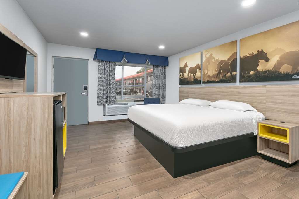 Days Inn by Wyndham South Fort Worth - photo 16