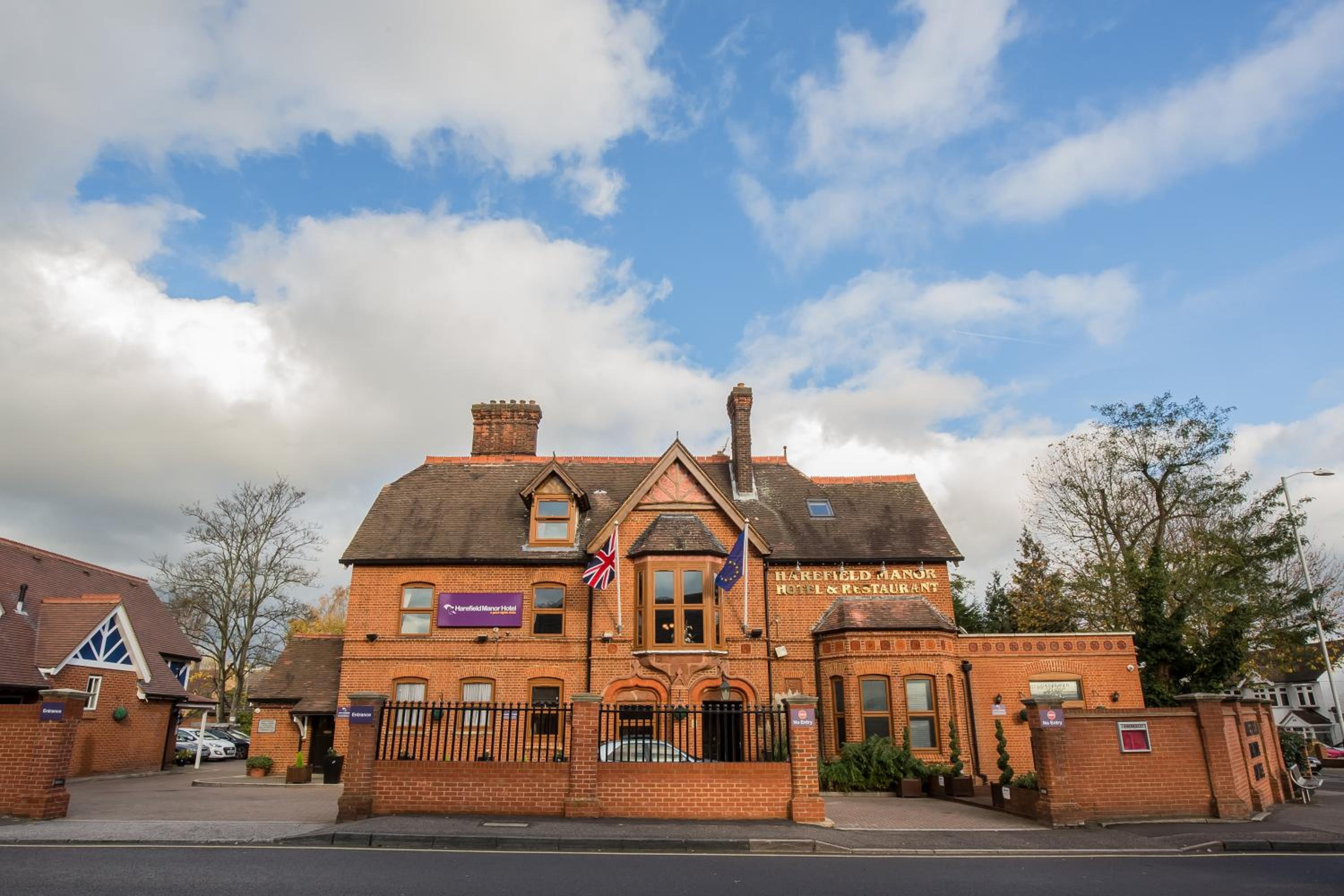 Harefield Manor — hotel in Romford