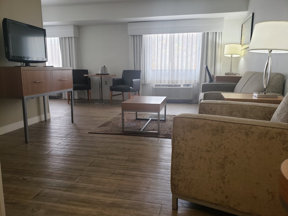 Holiday Inn Express Pittsburgh North by IHG - photo 29