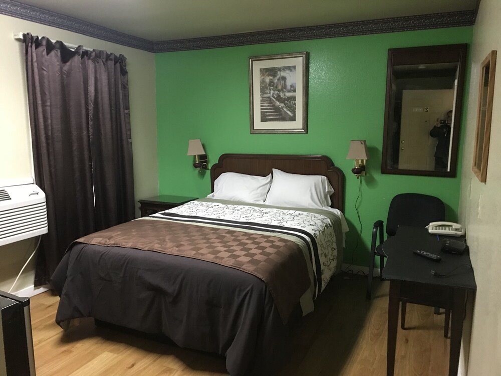 Outpost Motel - photo 4
