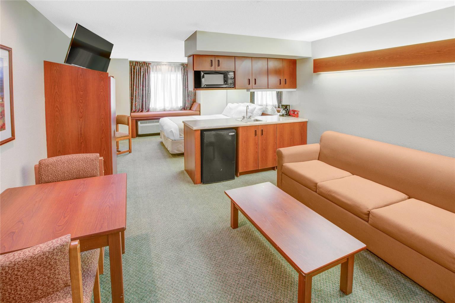 Microtel Inn & Suites by Wyndham Hattiesburg - photo 12