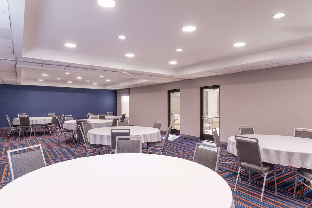 Hampton Inn & Suites St. Louis Chesterfield - photo 61
