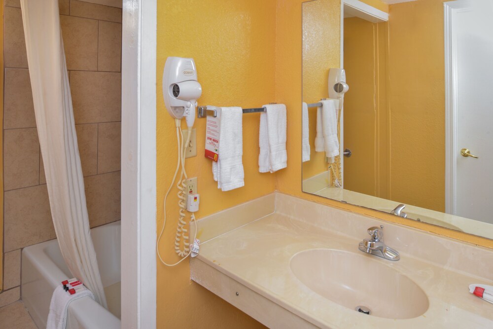 Super 8 by Wyndham Little Rock North Airport - photo 17