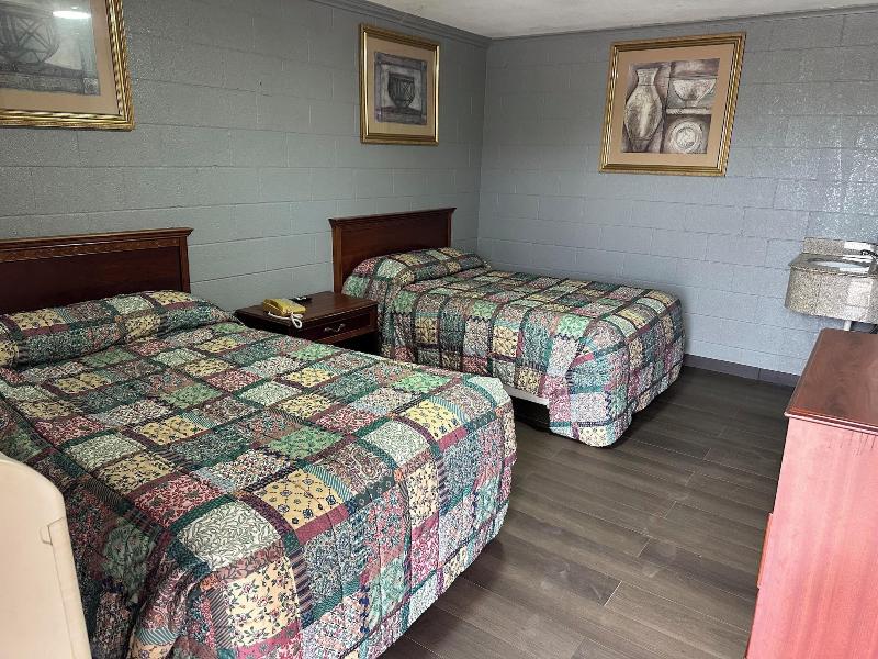 Interstate Inn Express - photo 7
