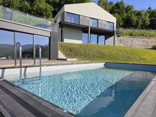 Casa do Barbeiro View of the River Minho — 4-Star Luxury Hotel in Melgaco, Portugal