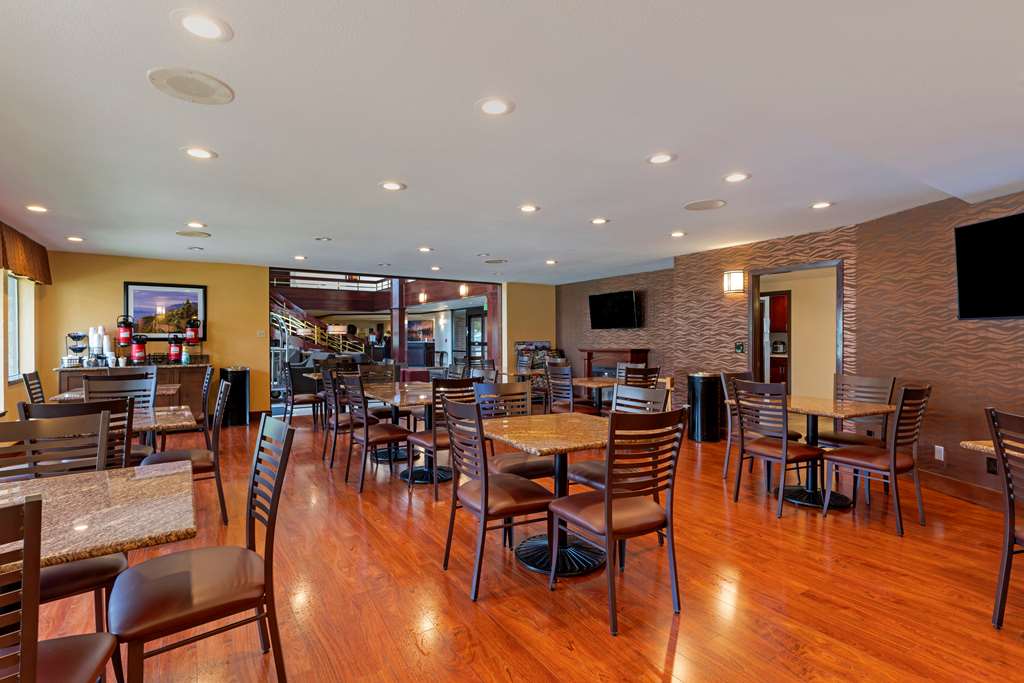 Best Western Pony Soldier Inn Airport - photo 7