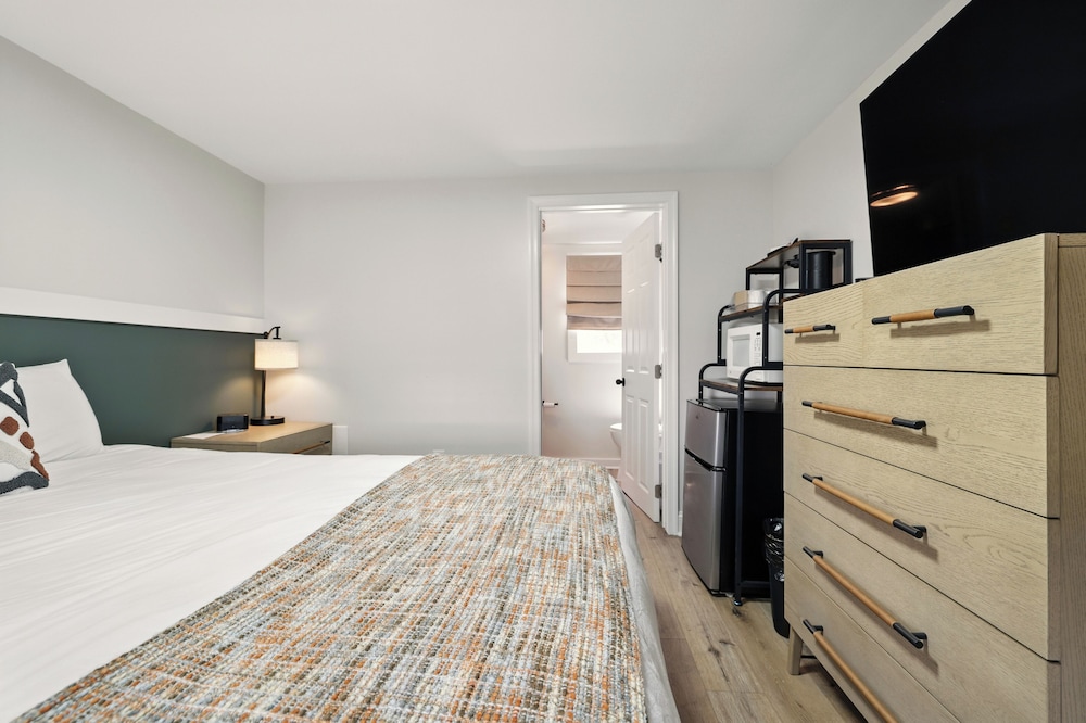 Hillside Motel LLC - photo 55
