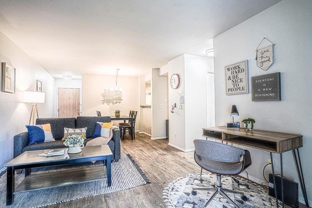 Modern Microsoft Redmond Campus Condo with Balcony — 4-Star Luxury Hotel in Bellevue, United States