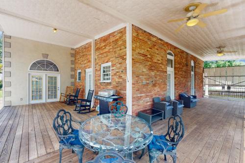 Mountain Stream Haven - carbon neutral hotel in Whittier