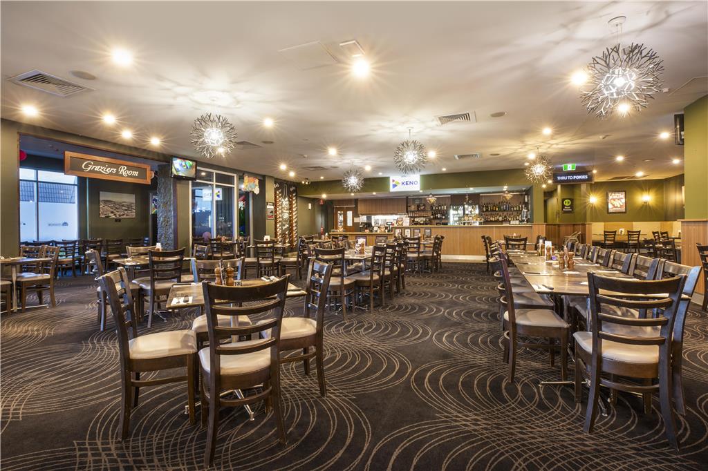 Nightcap at Dalrymple Hotel - last minute hotel in Garbutt