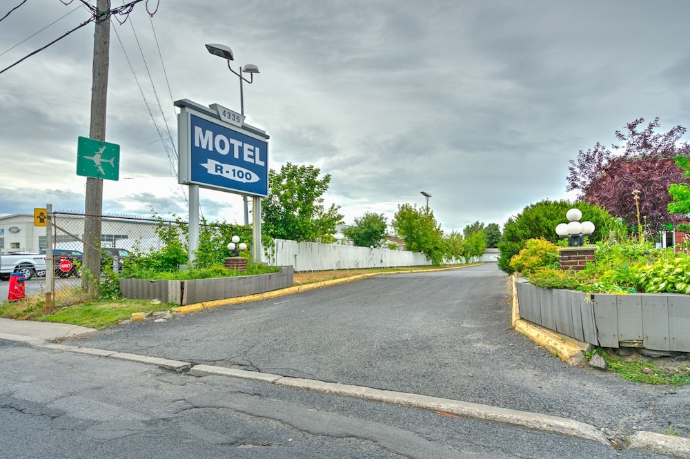 Motel R 100 in Longueuil, Canada