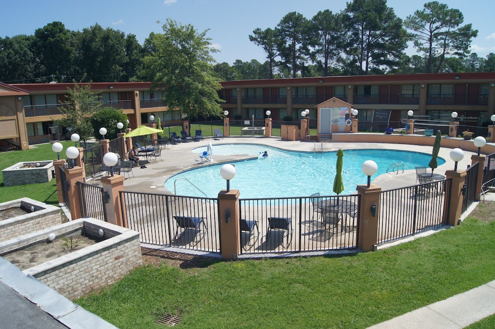 Days Inn by Wyndham Durham Near Duke University - photo 43