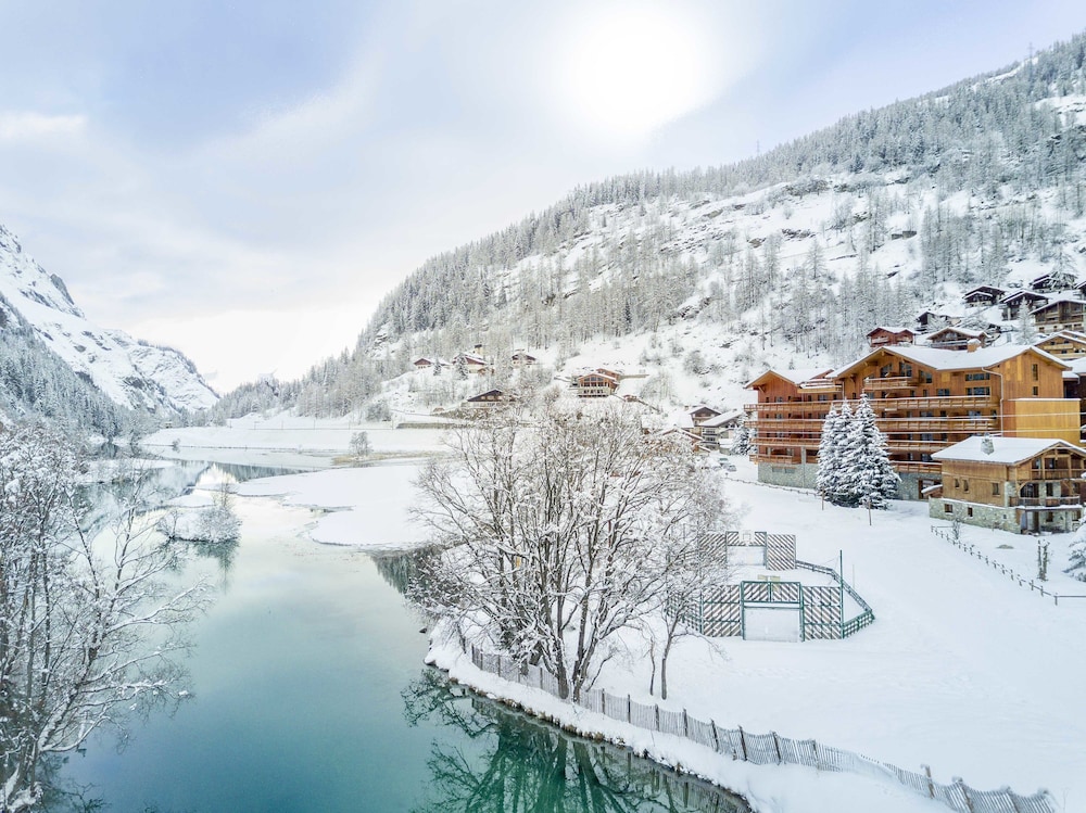 Residence Santa Terra — 4-Star Luxury Hotel in Tignes, France