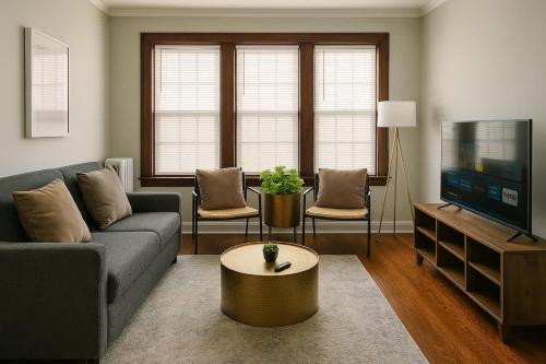 1BR 1BA Windy City Hideout Lockwood rep — 4-Star Luxury Hotel in Chicago, United States