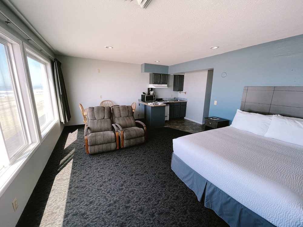 The Sandcastle Beachfront Hotel - photo 24