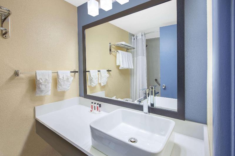 Days Inn & Suites Grand Rapids Near Downtown - photo 10