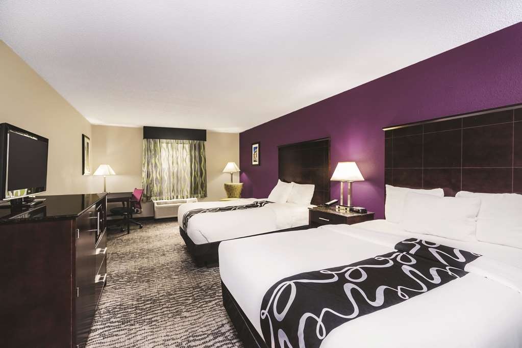 La Quinta Inn & Suites by Wyndham Louisville East - photo 12