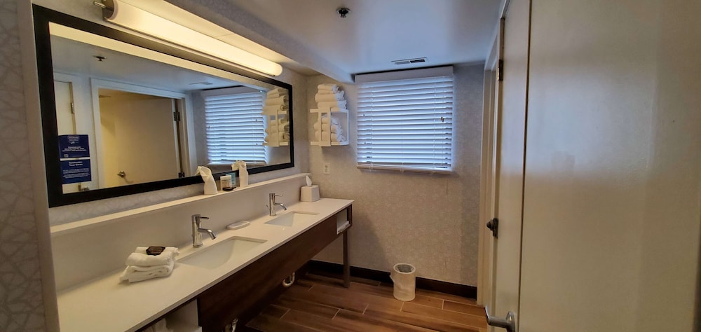 Hampton Inn Hillsville - photo 34