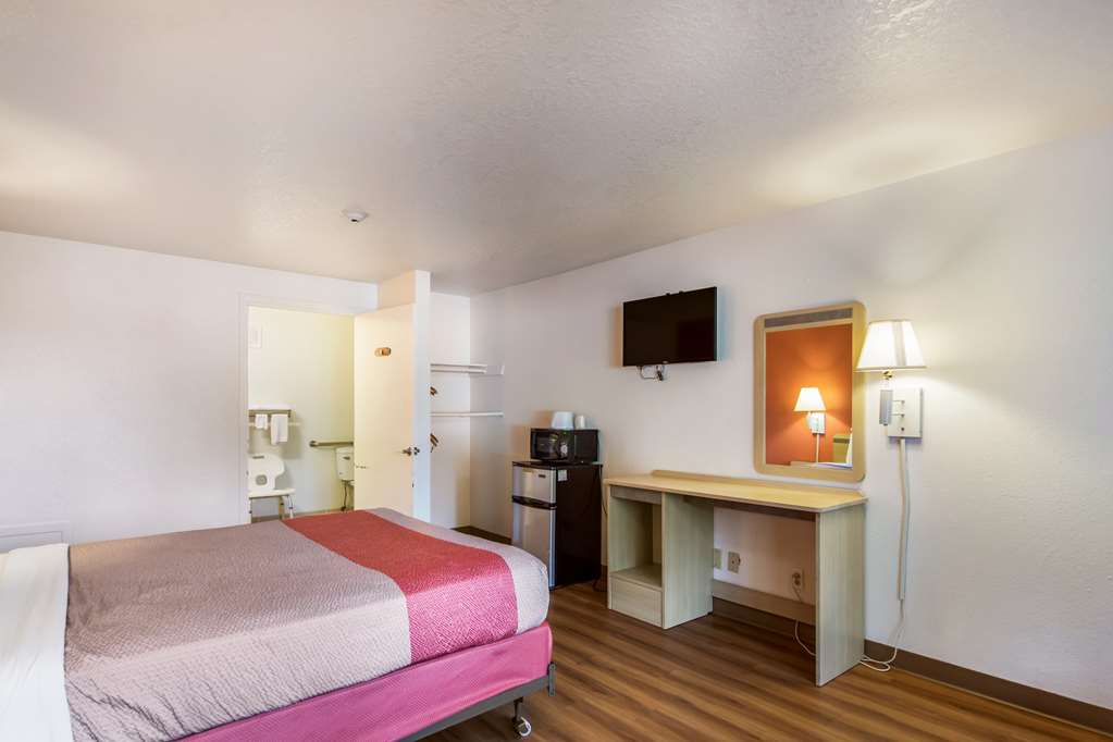 Motel 6 Vancouver WA - photo 11