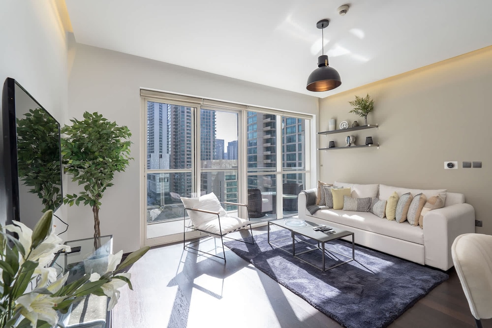 Vacationer I West Avenue Chic One Bedroom — 4-Star Luxury Hotel in Dubai, United Arab Emirates